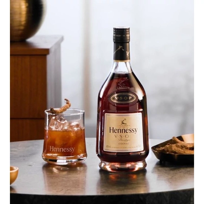  Hennessy V.S.O.P Cognac díszdobozzal