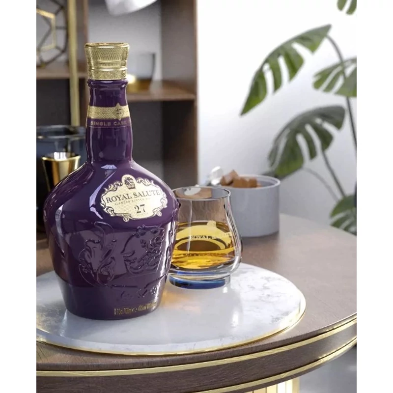 Chivas Royal Salute 21 éves Whisky asztalon